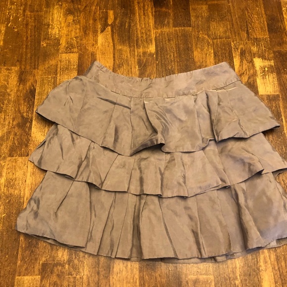 Banana Republic Dresses & Skirts - Banana Republic Ruffle Skirt - Taupe